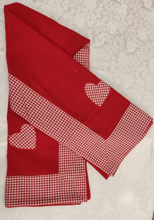 TOVAGLIA ROSSA CON QUADRETTI E CUORI