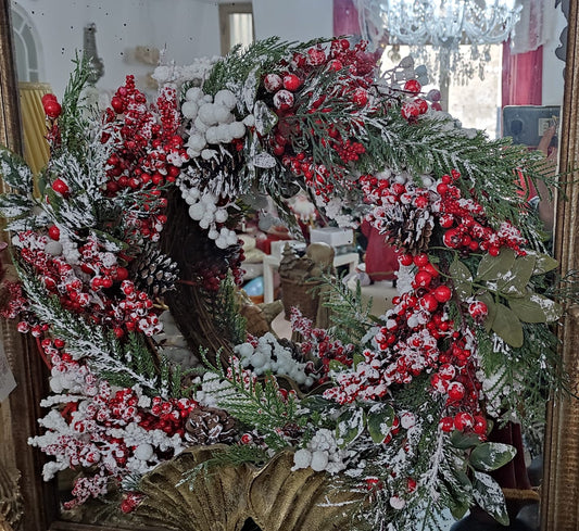 GHIRLANDA NATALIZIA INNEVATA CON BACCHE ROSSE